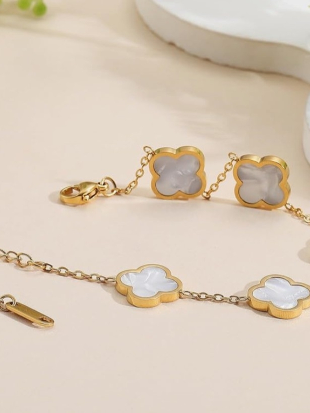 Pearlized Clover Link Bracelet NEW
